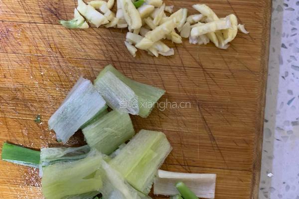 白菜炒豆腐的做法图解3