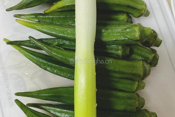葱油秋葵的做法图解1