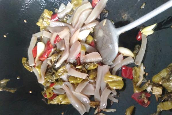 酸菜炒魔芋的做法图解5