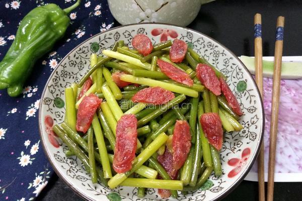 蒜苗炒腊肠的做法图解8