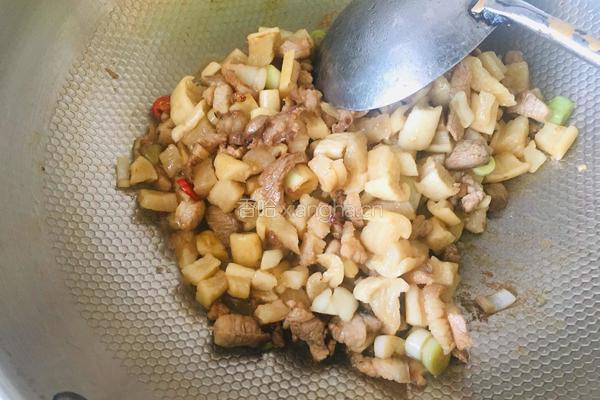 萝卜干炒肉丁的做法图解5