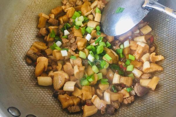 萝卜干炒肉丁的做法图解8