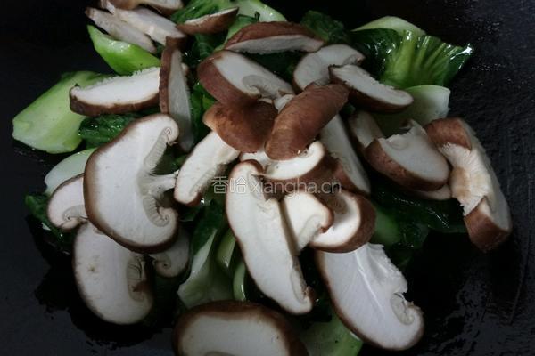 青菜炒香菇的做法图解4