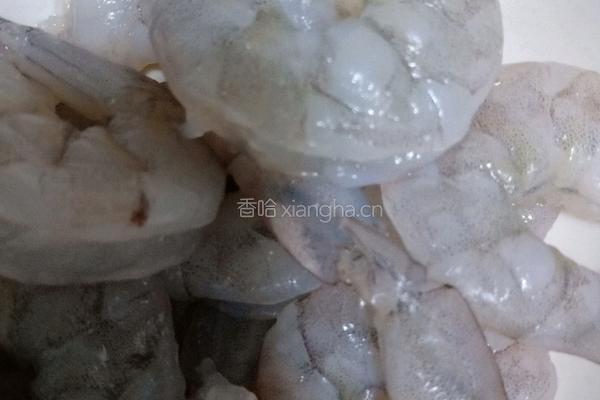 黑胡椒碎煎虾仁的做法图解1