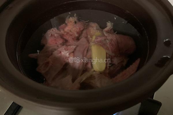 红枣鸽子汤的做法图解2