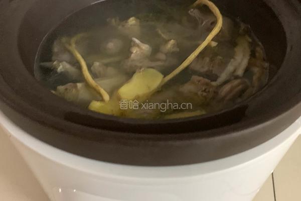 红枣鸽子汤的做法图解3
