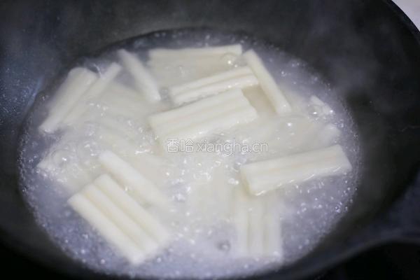 好吃到舔盘的韩式辣酱炒年糕的做法图解8
