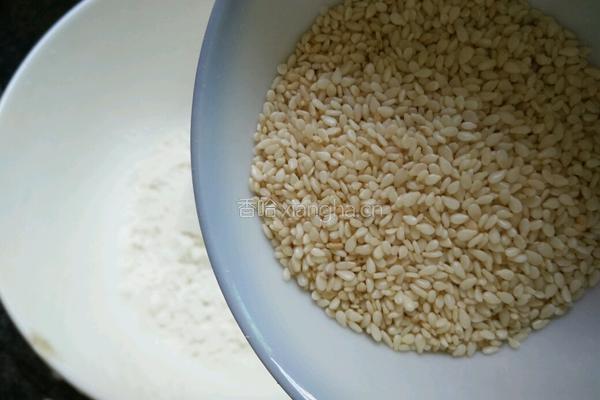 白芝麻面粉饼的做法图解3