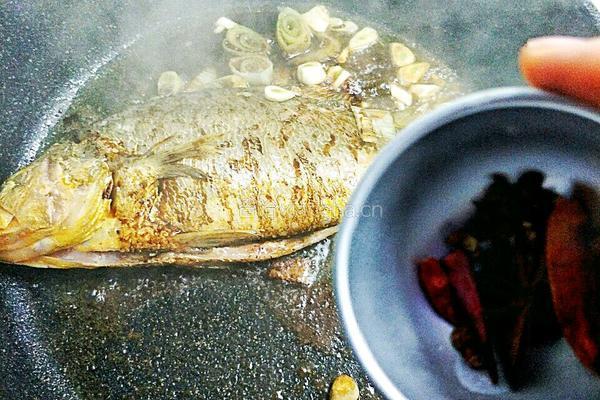 年味美食黄花鱼的做法图解6