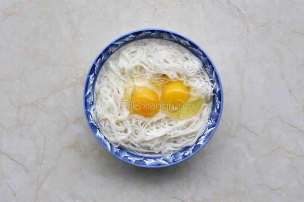 面条鸡蛋饼的做法图解2