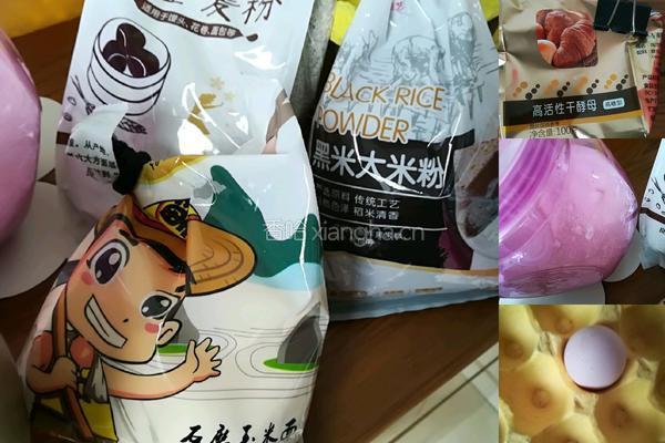 玉米面黑米黑全麦红枣发糕的做法图解1