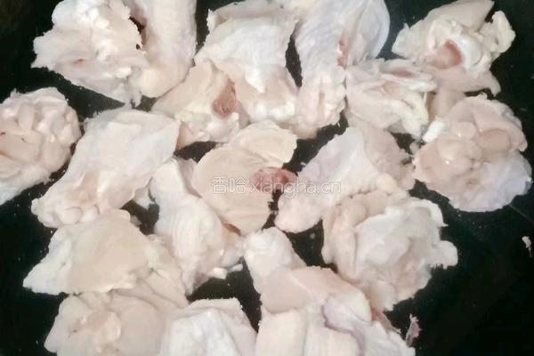 翅根烧毛豆米的做法图解7