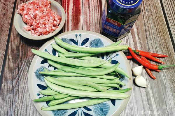 榄菜肉末四季豆的做法图解1