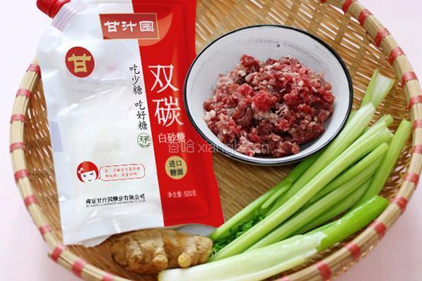 芹菜牛肉菜包子 松软鲜香的做法图解1