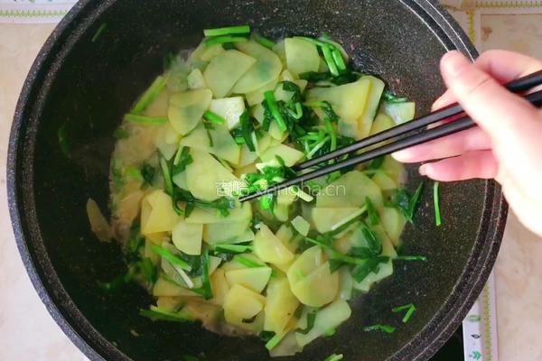 土豆片炒韭菜