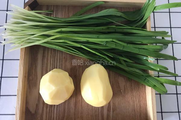 土豆片炒韭菜的做法图解1