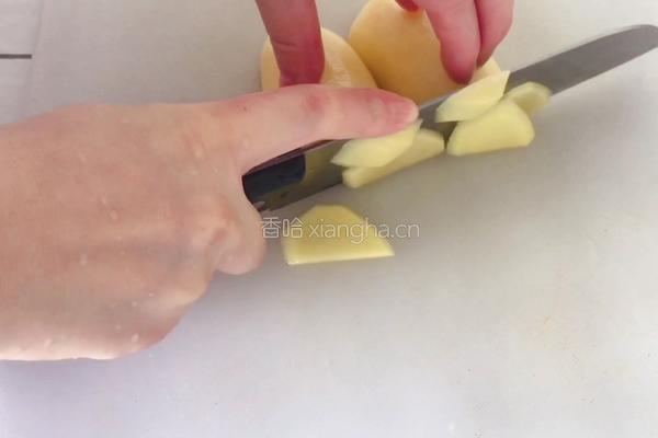 土豆片炒韭菜的做法图解2