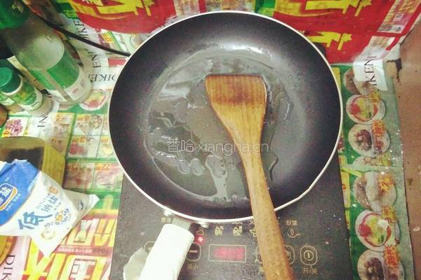 胡萝卜伴笋干的做法图解5