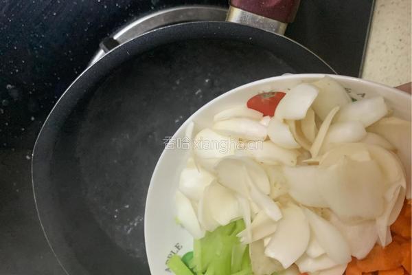 椰汁芡实香芋煲的做法图解3