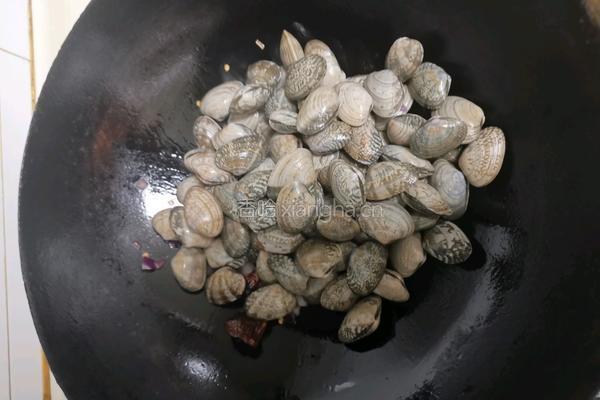 酒蒸蛤蜊的做法图解2