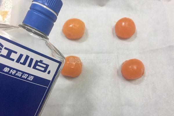 雪媚娘蛋黄酥的做法图解5