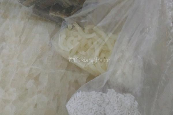 通心粉红枣糯米粥的做法图解1