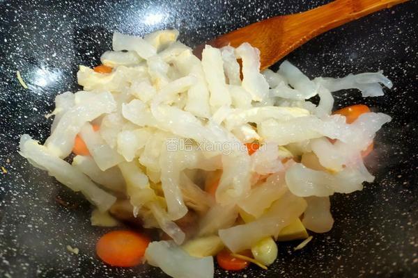 黑木耳炒蹄筋的做法图解7