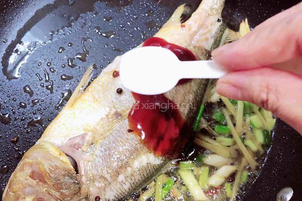 家常酱烧黄花鱼的做法图解10