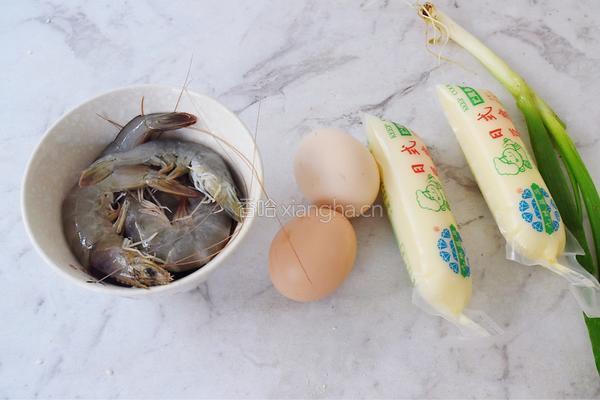 鸡蛋豆腐蒸虾仁的做法图解1