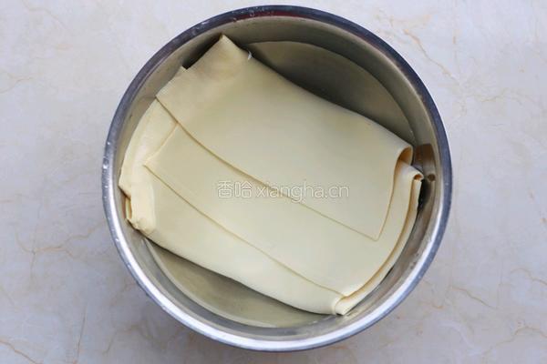 凉拌豆皮版花开富贵的做法图解3