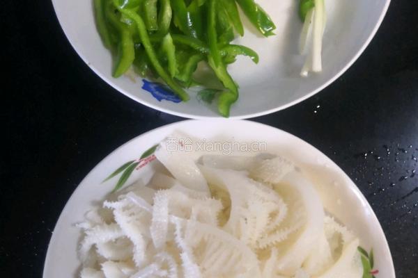 枸杞拌牛肚的做法图解2