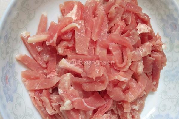 辣椒炒肉丝的做法图解1