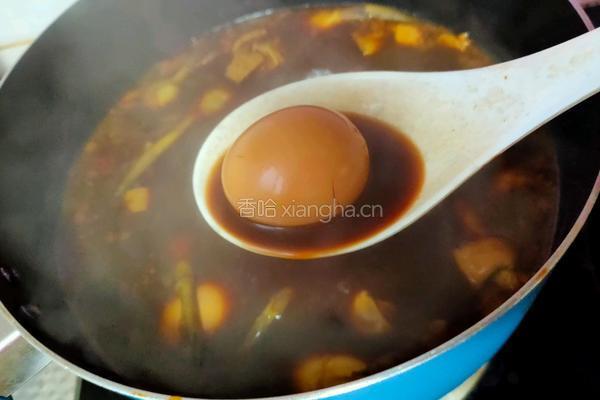 酱蹄汤烧茨菇酱蛋百叶结的做法图解4