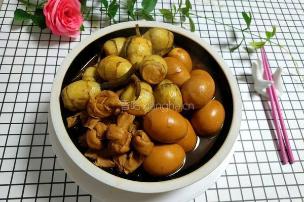 酱蹄汤烧茨菇酱蛋百叶结的做法图解10