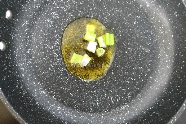 鲜虾青菜面的做法图解3