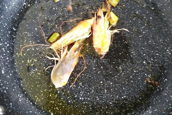 鲜虾青菜面的做法图解4