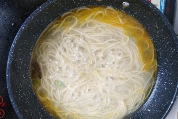 鲜虾青菜面的做法图解5