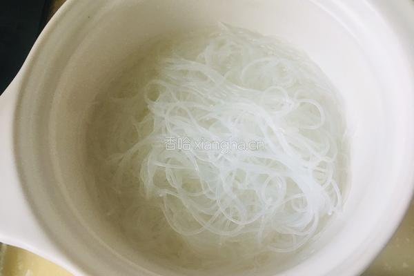 蒜蓉粉丝蒸扇贝的做法图解3