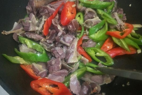 辣椒炒腊鸭腿的做法图解5