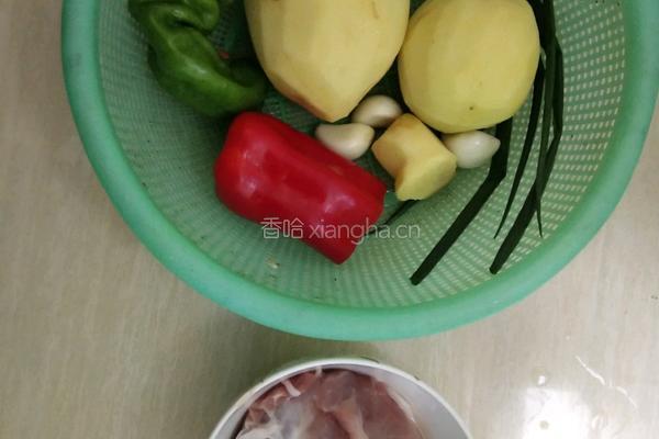 土豆炒肉丝的做法图解1