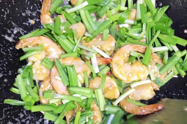 咸鸭蛋黄炒青虾的做法图解6