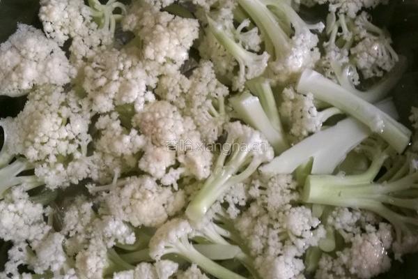 家常炒花菜的做法图解1