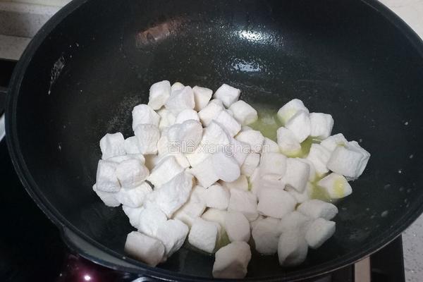 花生核桃芝麻牛扎糖的做法图解4