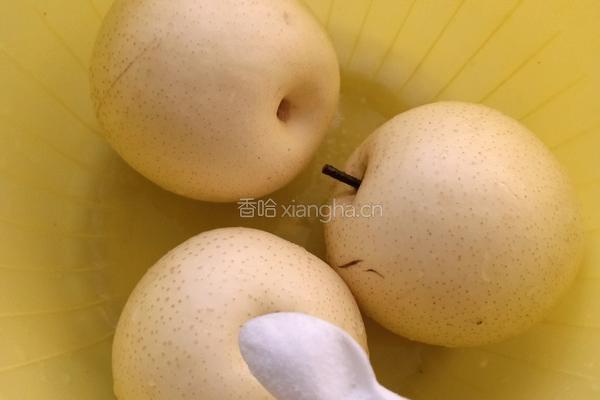 冰糖炖雪梨的做法图解2