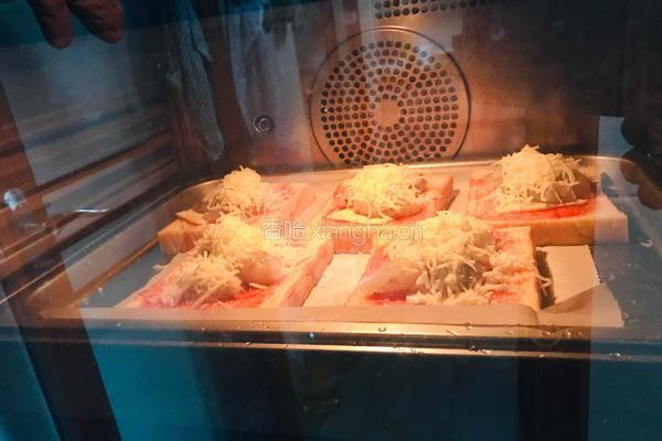 鲜虾培根吐司披萨的做法图解3