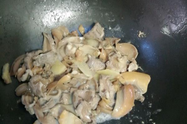 眉豆花生鸡脚河蚌汤的做法图解4