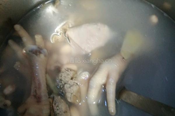眉豆花生鸡脚河蚌汤的做法图解5
