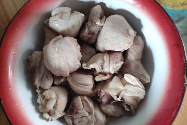 土豆炖鸡腿的做法图解1