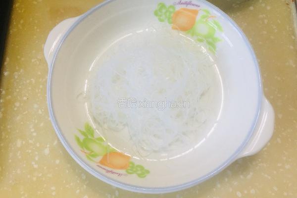 蒜蓉粉丝开背虾的做法图解1
