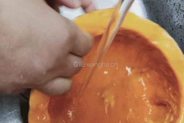 抗疫简餐蒸南瓜的做法图解2